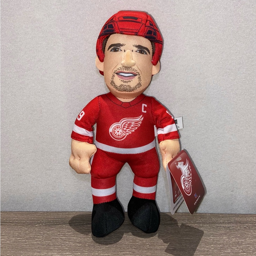 BLEACHER CREATURES Detroit Red Wings Steve Yzerman Hockey Plush Figure 11”